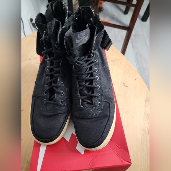 Nike sneakers - Picture 2 of 4